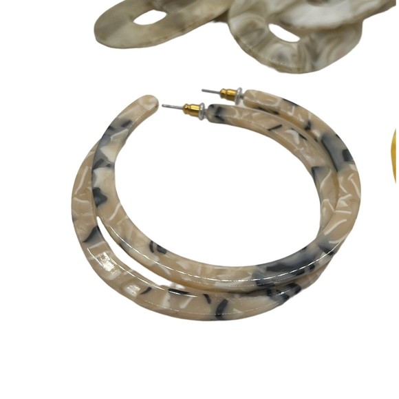 Lot of Vintage Earrings 80s 90s Statement Hoop 5 Pairs Resin Acrylic Ethnic - Picture 2 of 6